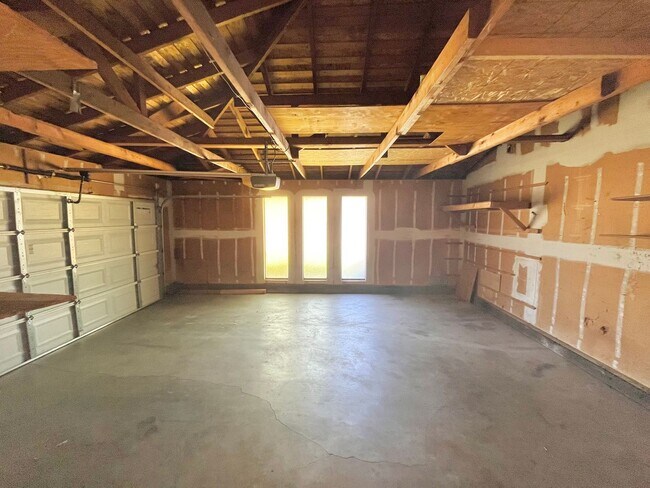 Building Photo - 6500 Harmon Dr
