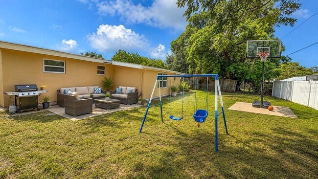 Building Photo - 4102 Highland Loop