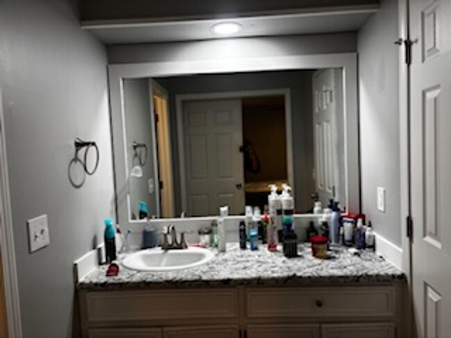 Building Photo - 3 BR/2 BA home for rent in Brandon 047!