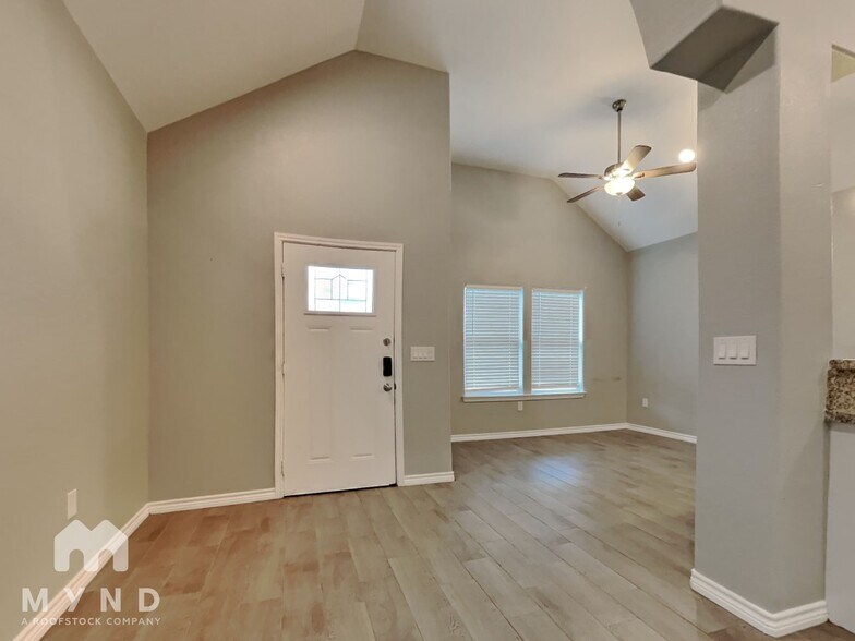 Building Photo - 16649 E Hammon