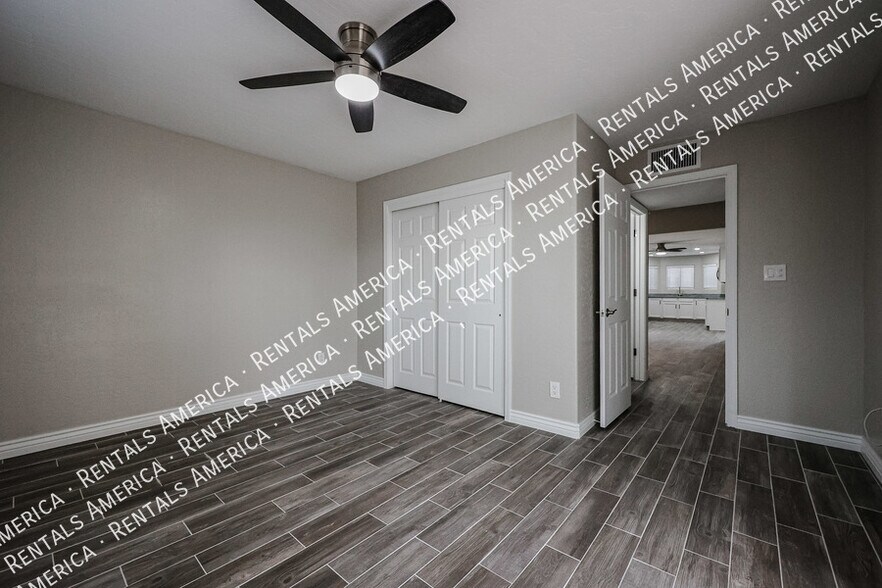 Building Photo - 16927 E Sabinas Dr
