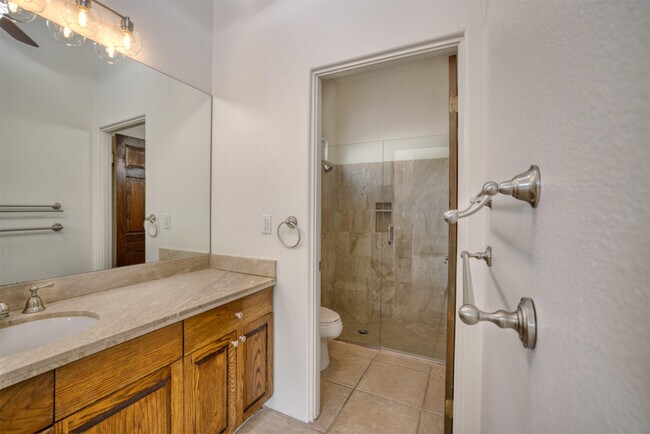 Building Photo - 53740 Avenida Navarro