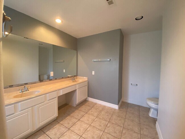 Building Photo - 3710 Sherwood Ln