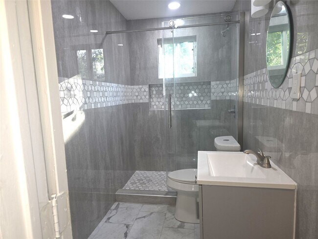 Building Photo - 9330 Chesterfield Dr