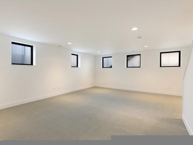 Building Photo - 3 bedroom in Chicago IL 60642