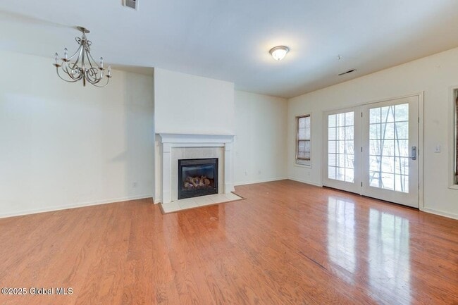 Building Photo - 55 Renaissance Ln