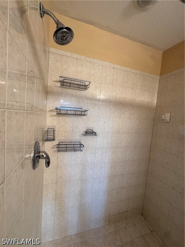Building Photo - 7675 Meadow Lakes Dr