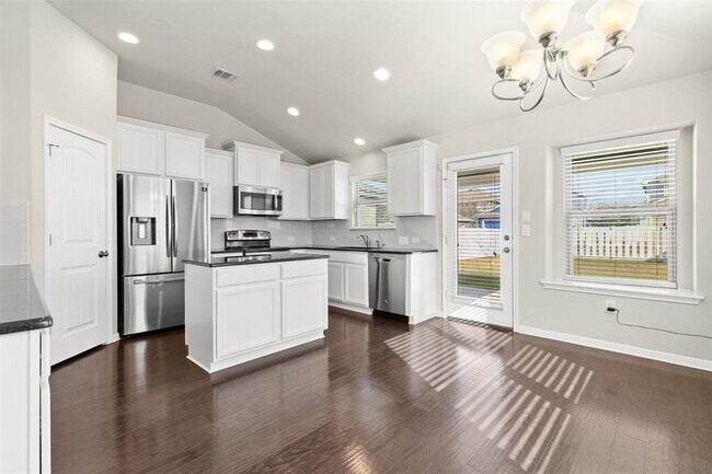 Building Photo - 800 Bryce Canyon Dr