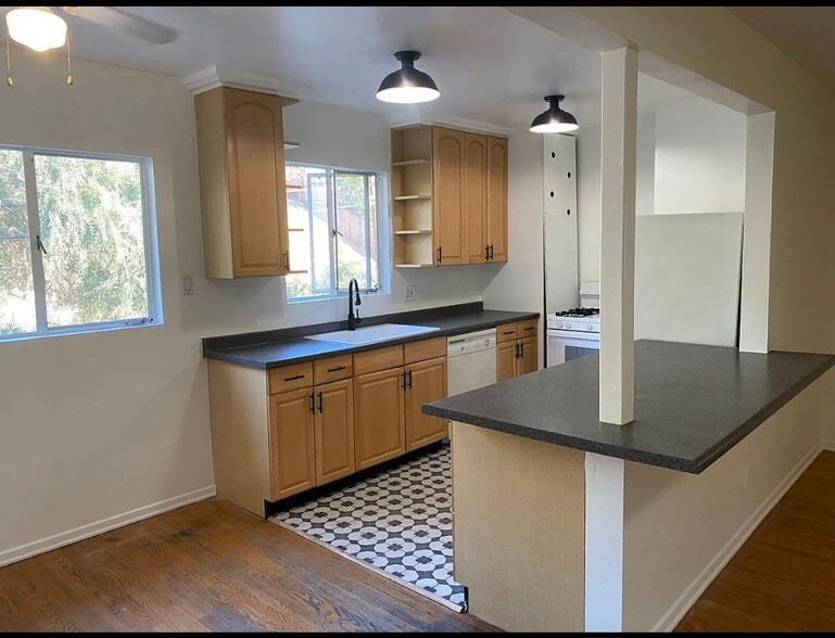 Building Photo - 730 Silver Lake Blvd