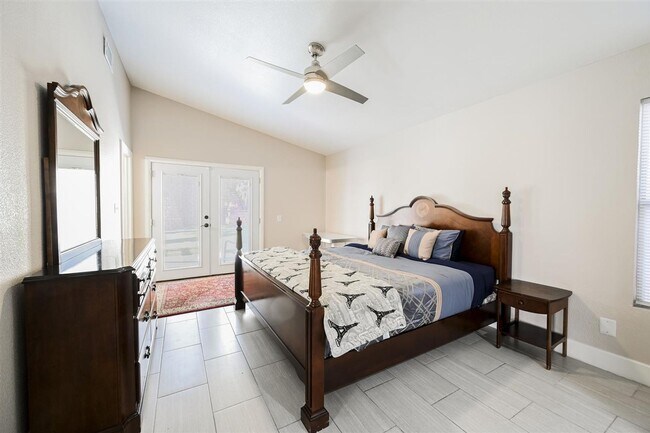 Building Photo - Fully Furnished - Turn Key - Short Term 31days+ - Sleeps up to 7