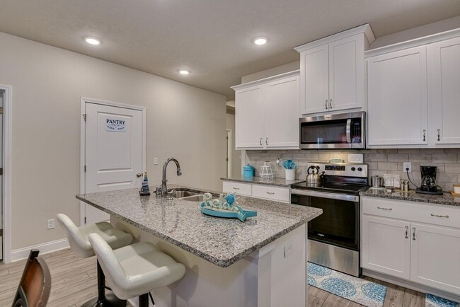 Building Photo - 1103 Clareton Dr