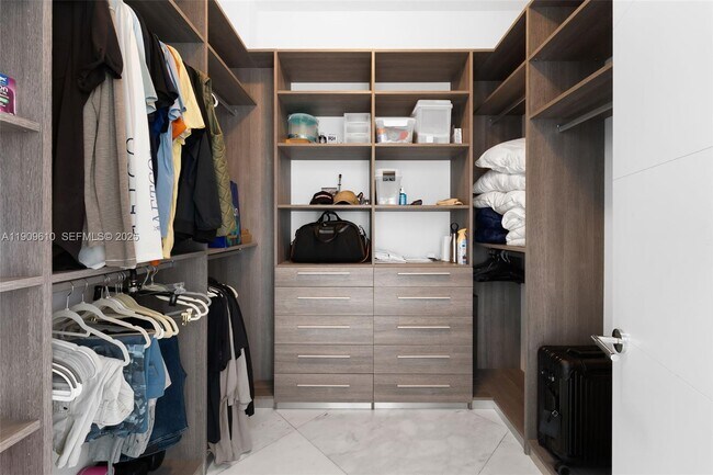 Building Photo - 4100 Island Blvd