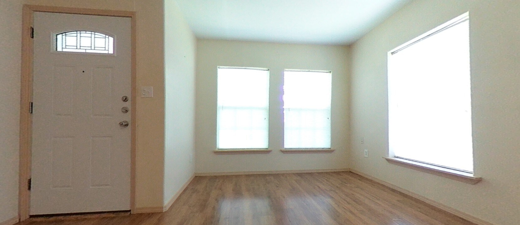 Building Photo - 156 S Grape Ave