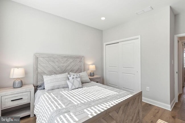 Building Photo - 153 Morgan St