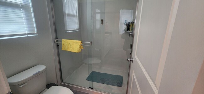 Building Photo - Beautiful 3 Bedroom 2.5 Bathroom Home in E...