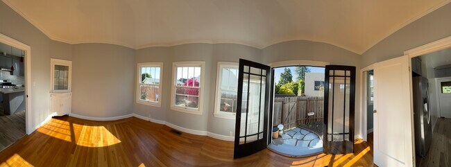 Building Photo - 102 Oakmont Ave