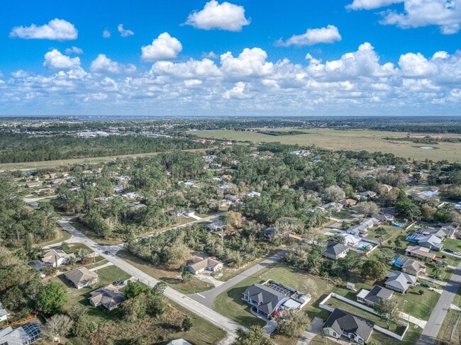 Building Photo - 3 Bedroom Home Located In The Sun N Lake Golf Community