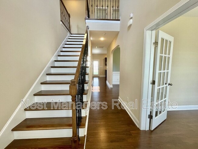 Building Photo - 608 Stonebriar Ave