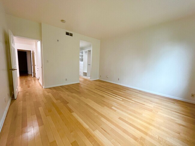 Building Photo - Located in Century City Adjacent to Beverly Hills!