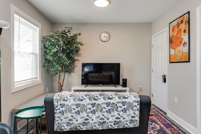 Building Photo - 407 N 3 1/2 Ave