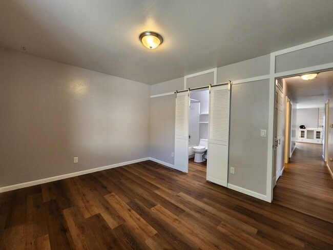 Building Photo - Updated 3 Bedroom Townhome in Great Area!