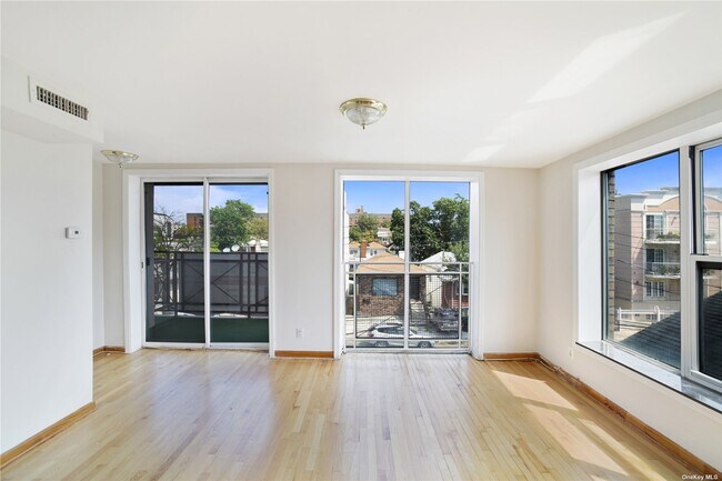 Building Photo - 2826 Batchelder St