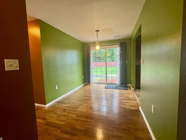 Building Photo - Charming 3-Bedroom Home in Lakewood with Spacious Yard & Modern Comforts