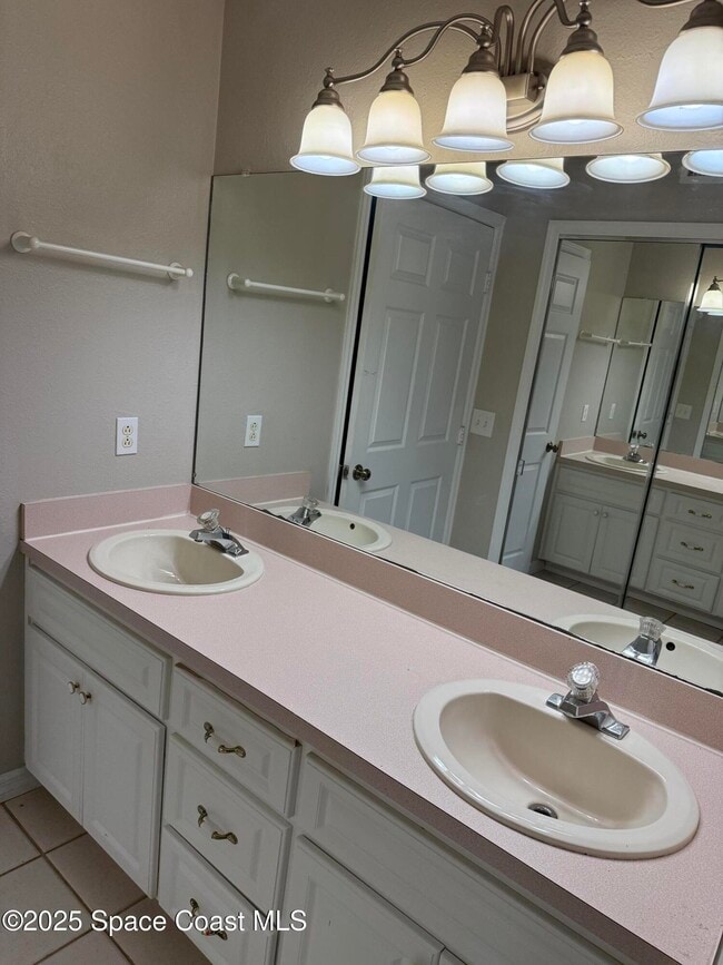 Building Photo - 895 Delano Rd