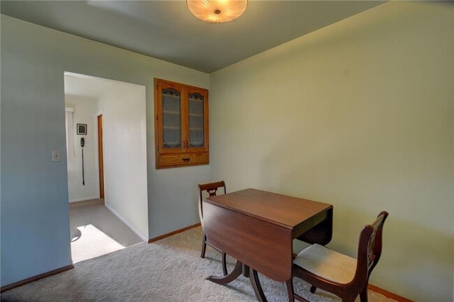 Building Photo - 9 Glenview Dr