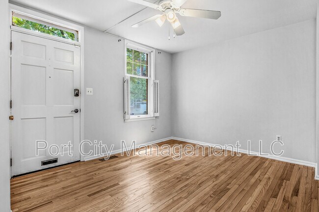 Building Photo - 2110 E Fairmount Ave