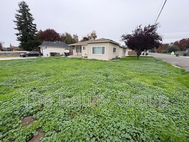 Building Photo - 600 N Dickran Dr