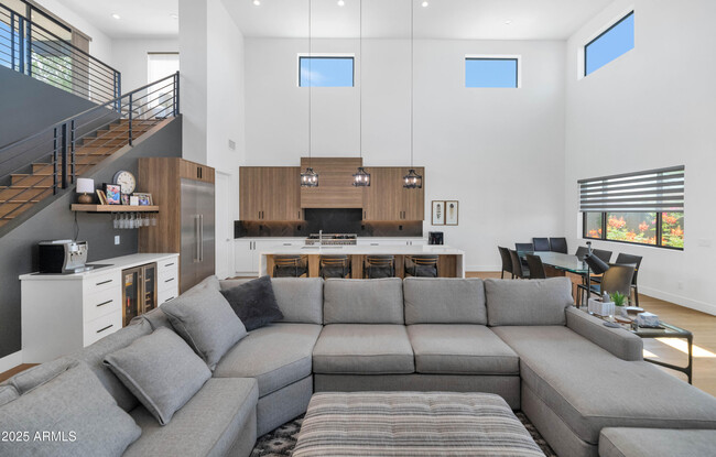 Building Photo - 4413 E Turney Ave