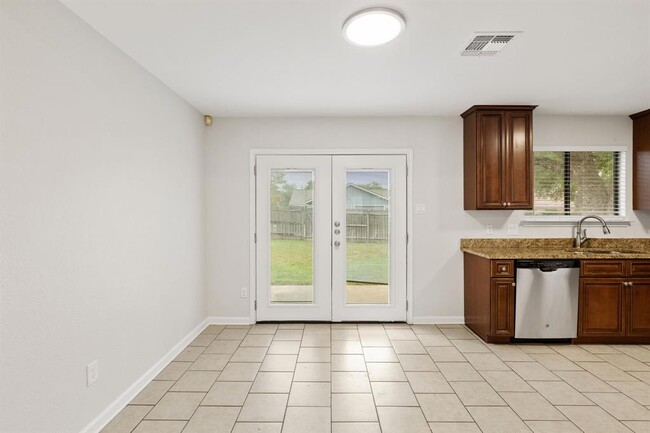 Building Photo - 1505 Charolais Dr
