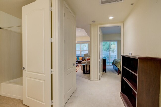 Building Photo - STUNNING 3 BEDROOM 2 FULL BATH FIRST FLOOR...