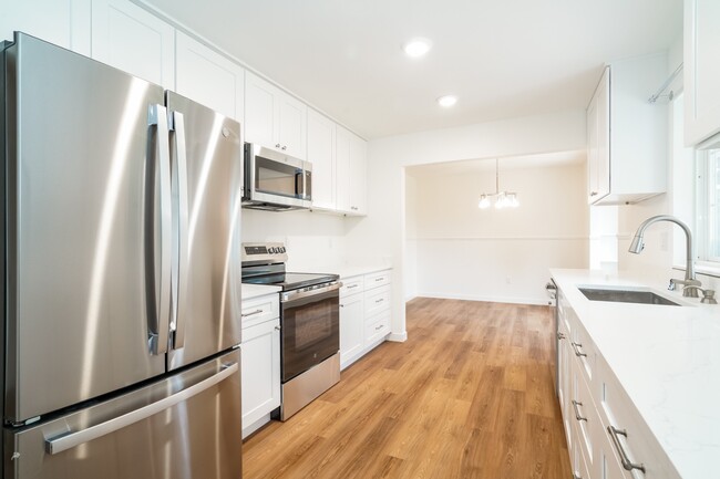 Building Photo - Brand New Remodeled 2 bed 2 bath home for Rent