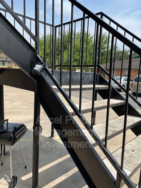 Building Photo - 201 Gastel Cir