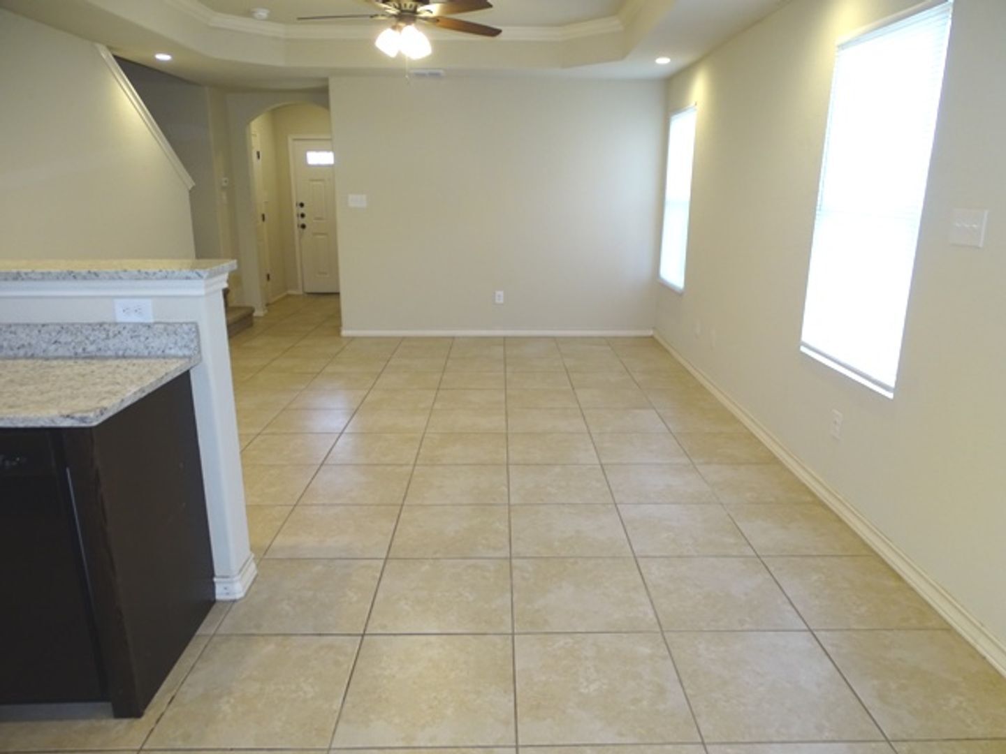 Building Photo - 7054 Lakeview Dr