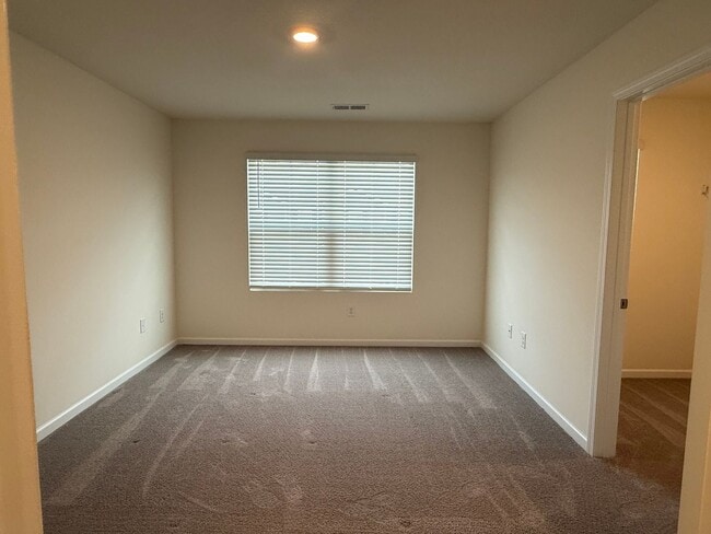 Building Photo - 3 Bedroom Condo Central Jonesborough