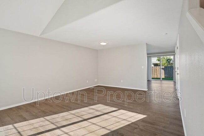 Building Photo - 978 SW 208th Pl