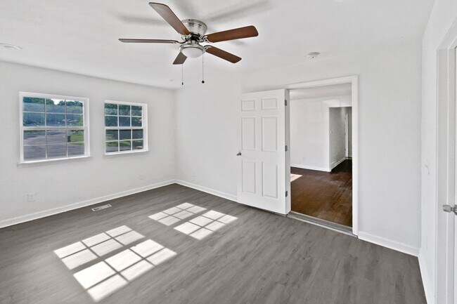 Building Photo - 10014 Hardesty Ave