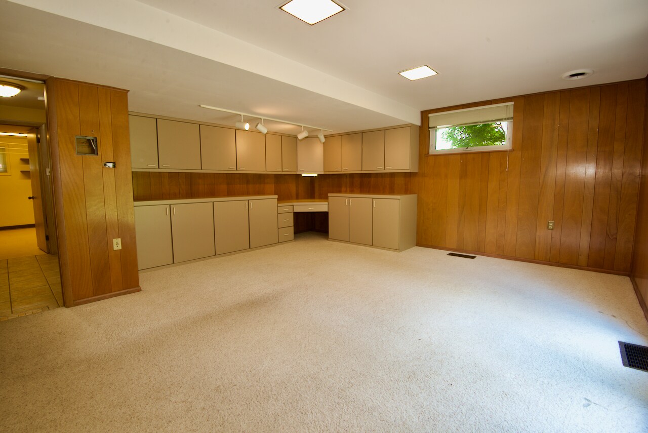 Building Photo - 1149 Sunrise Dr