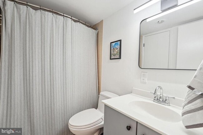 Building Photo - 1280 21st St NW