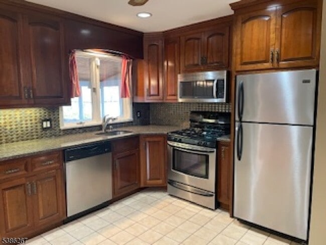Building Photo - 429 Colwell Ct
