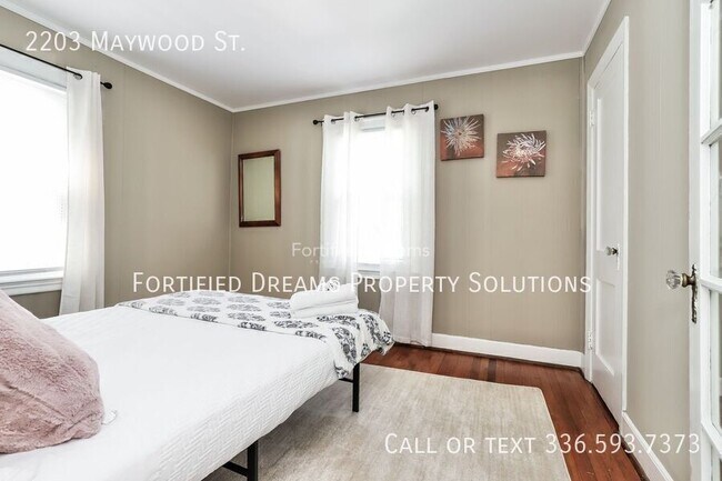 Building Photo - 2203 Maywood St