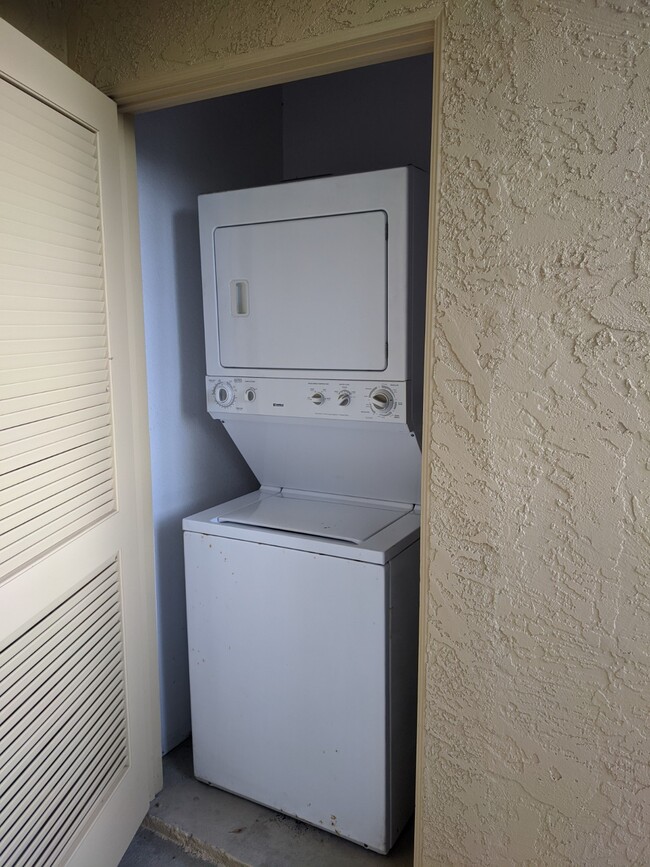 In-unit washer and dryer - 8440 Via Mallorca Via