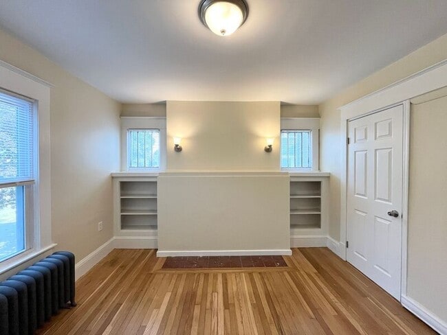 Building Photo - 216 Oak Grove Ave