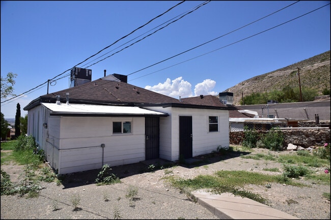 Building Photo - 2111 Portland Ave