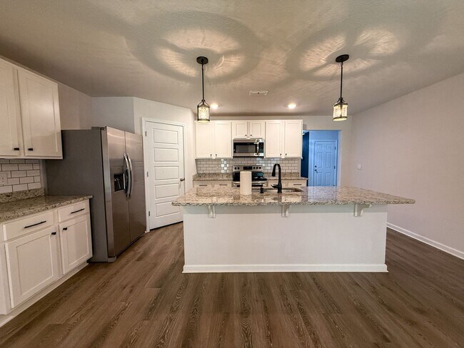 Building Photo - 4 Bedroom 2 Bath Home for Rent in Birch Run Subdivision! Energy Efficient Solar Panels to Help Lo...