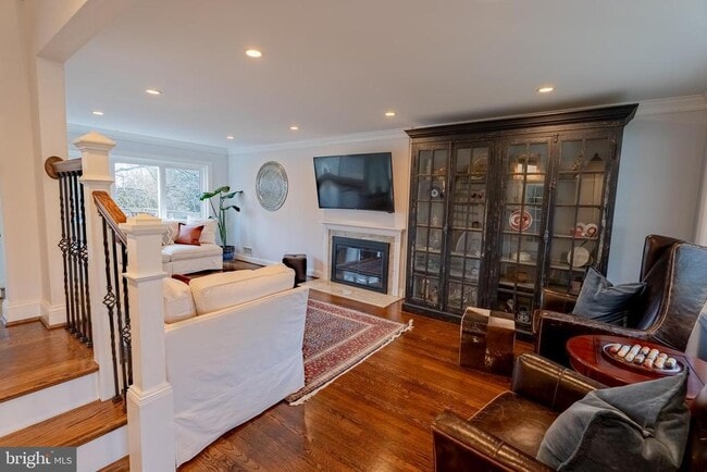 Building Photo - 308 Old Court House Rd NE