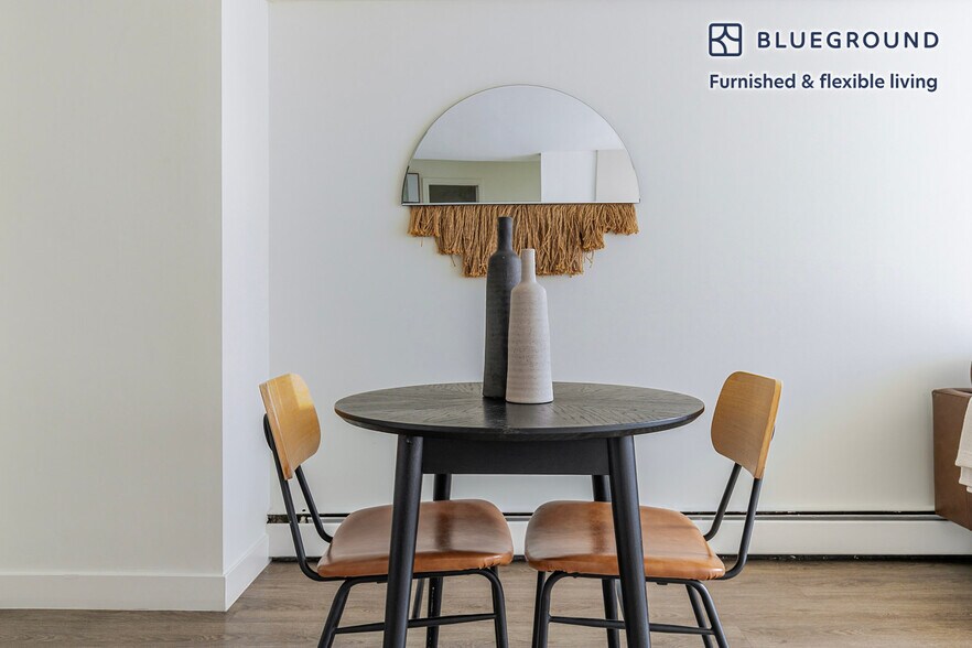 Building Photo - 21 E Chestnut St